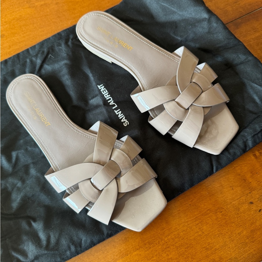 Yves Saint Laurent Beige Knot Patent Leather Slide Sandals